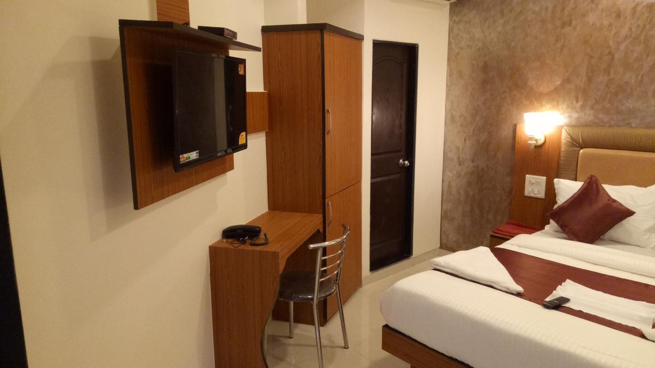 Flagship 83490 Hotel Bently Palace มุมไบ ภายนอก รูปภาพ
